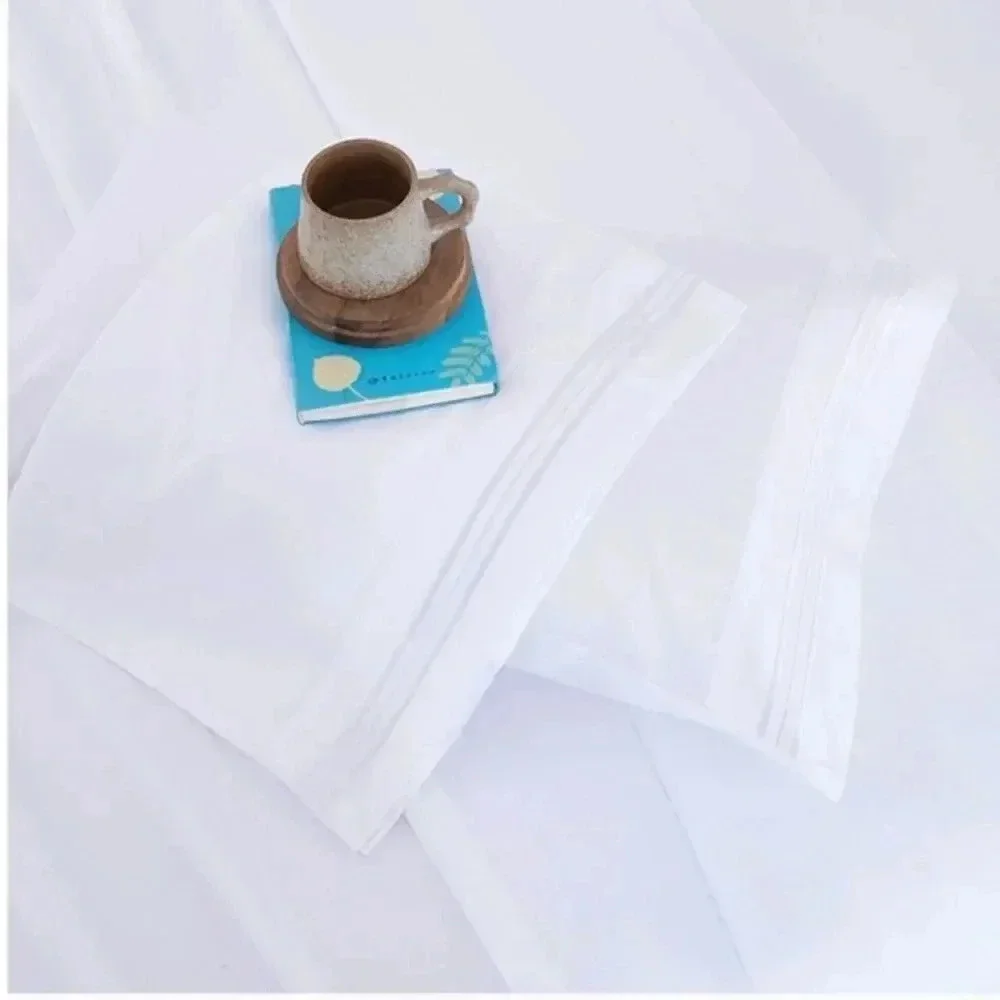 HomoFLx Microfiber 1800 Thread Count White  4 Pieces Bed Sheets Set size Queen